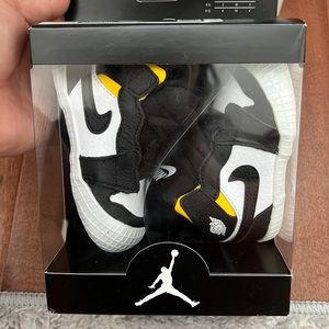 Jordan 1 Crib Bootie